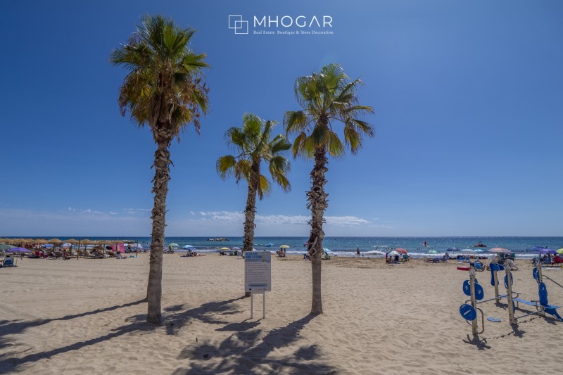 El cielo de Calpe a tus pies: ¡exclusivo ático dúplex de revista, frente al Mediterráneo! 